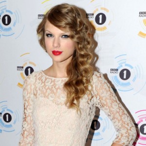 taylor-swift-10347452ilrfy_2041